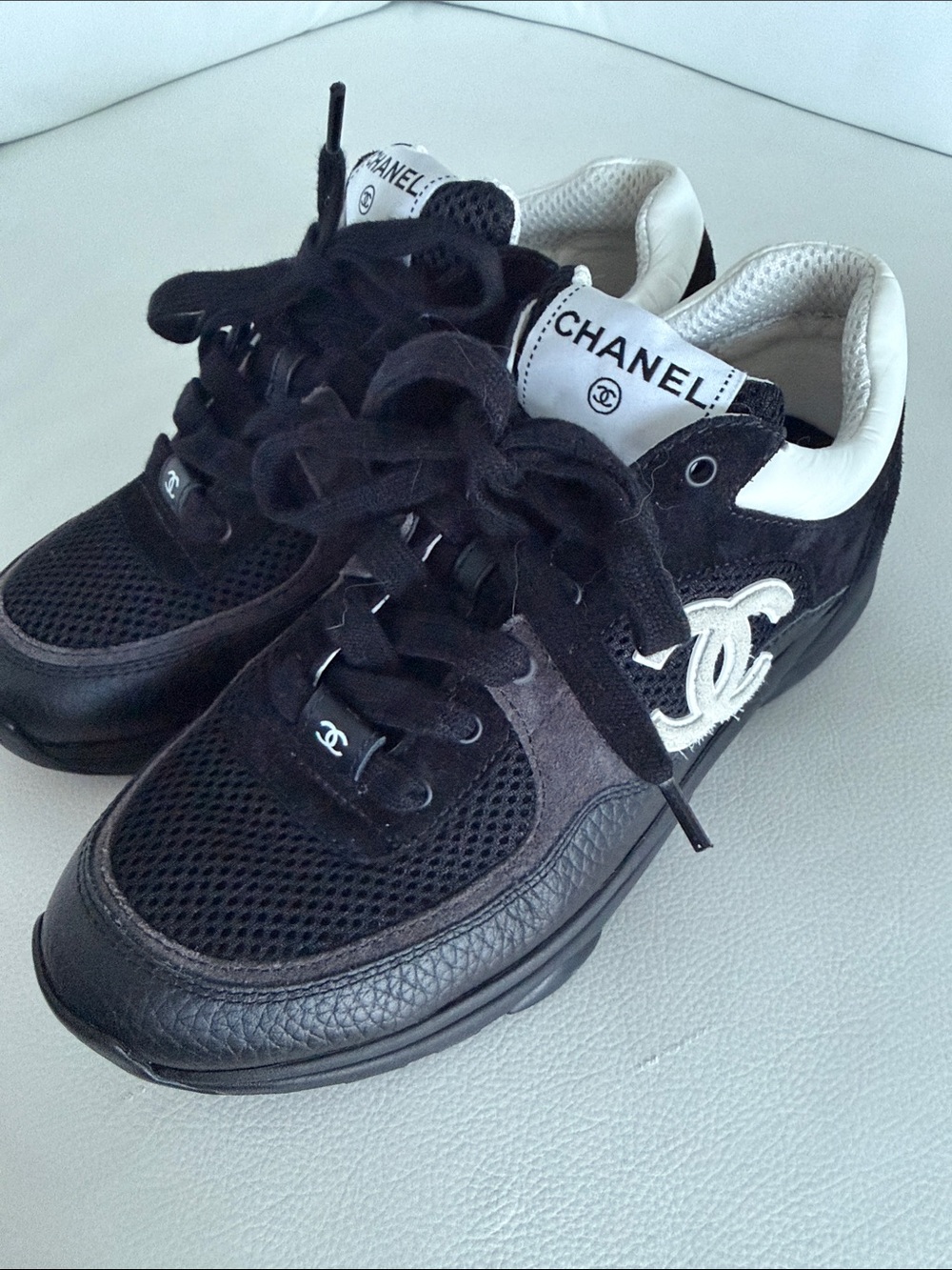 CHANEL Black and White CC Logo Sneakers excellent condition SZ 39 - 9 U.S.